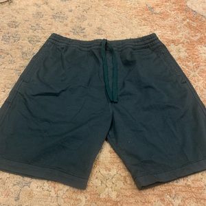 Men’s medium Carhart shorts. They have never been warn In very good condition.